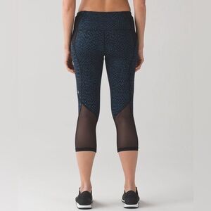 Lululemon Free Runner Crop (19")
Shatter Weave Desert Teal Alberta Lake Legging